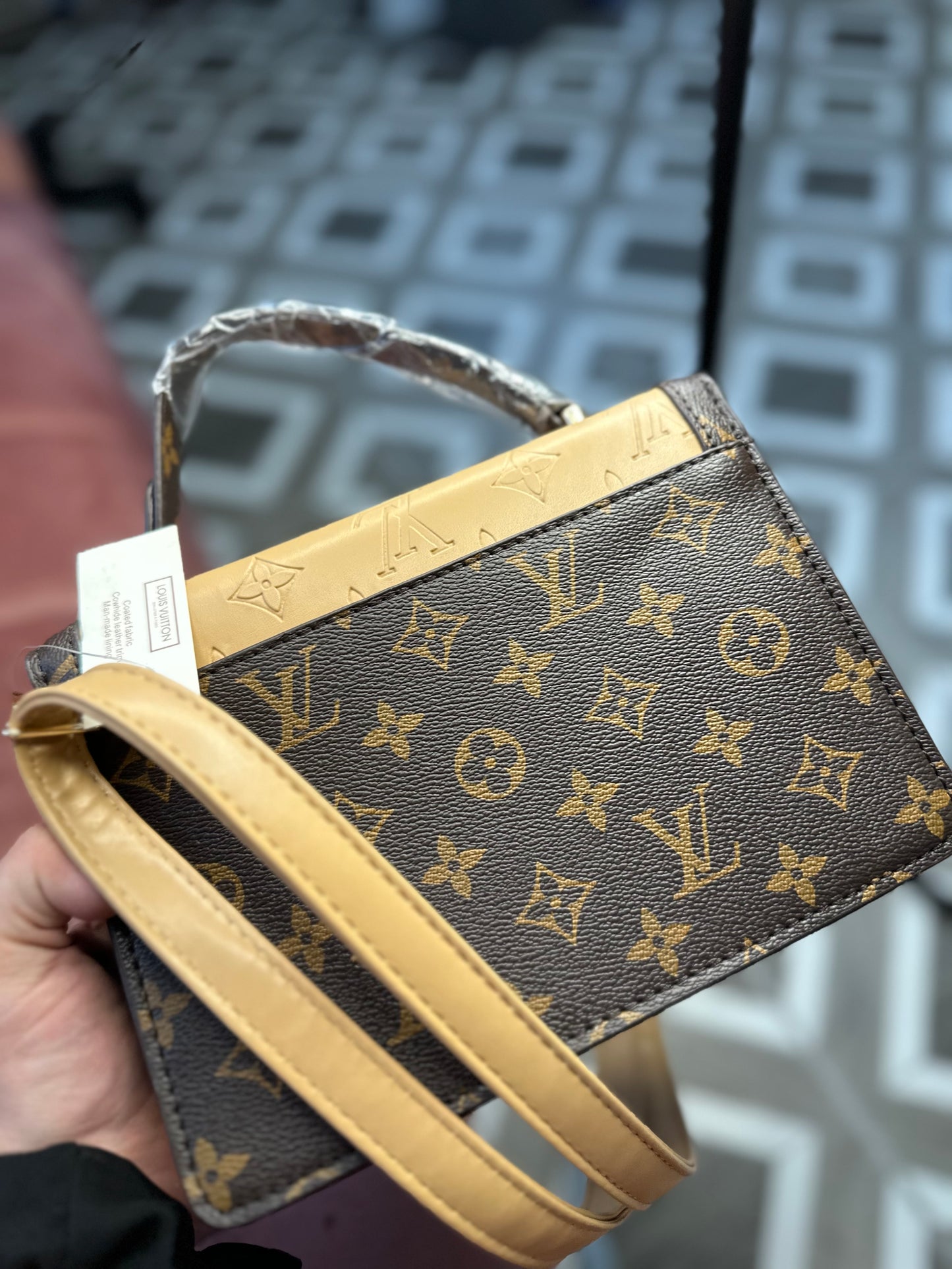 L Crossbody