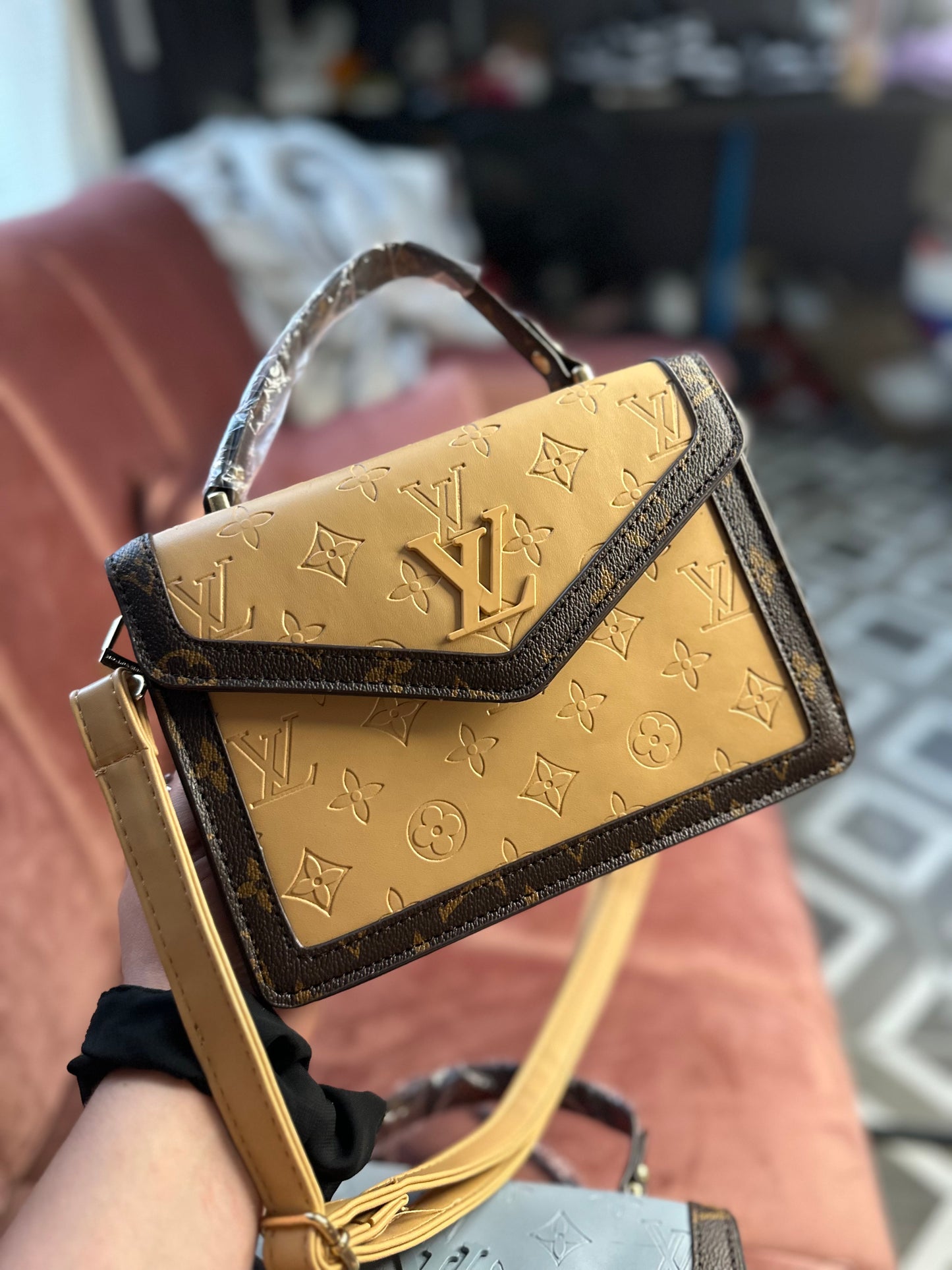 L Crossbody